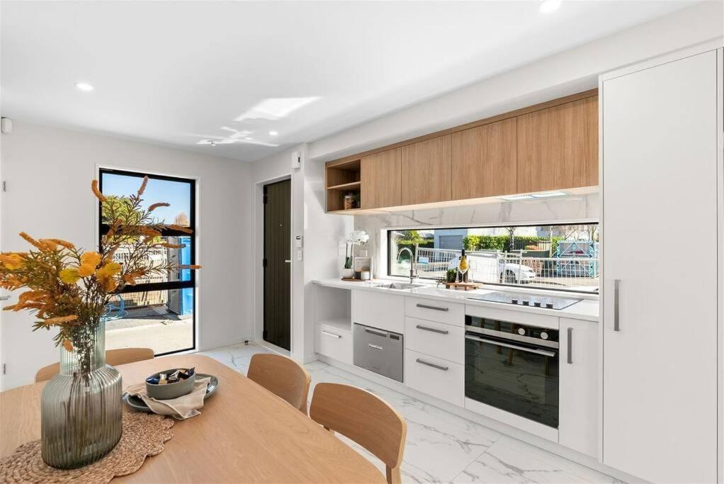 2-Bedroom Ensuite, Close To City, Comfortable, Accessible With Own Parking Christchurch Dış mekan fotoğraf
