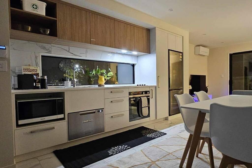 2-Bedroom Ensuite, Close To City, Comfortable, Accessible With Own Parking Christchurch Dış mekan fotoğraf