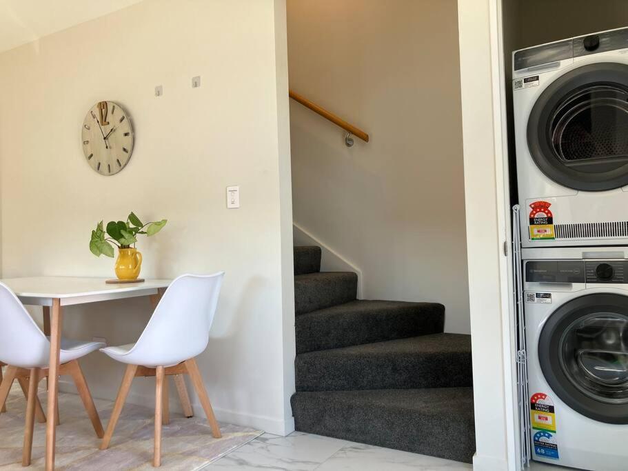 2-Bedroom Ensuite, Close To City, Comfortable, Accessible With Own Parking Christchurch Dış mekan fotoğraf